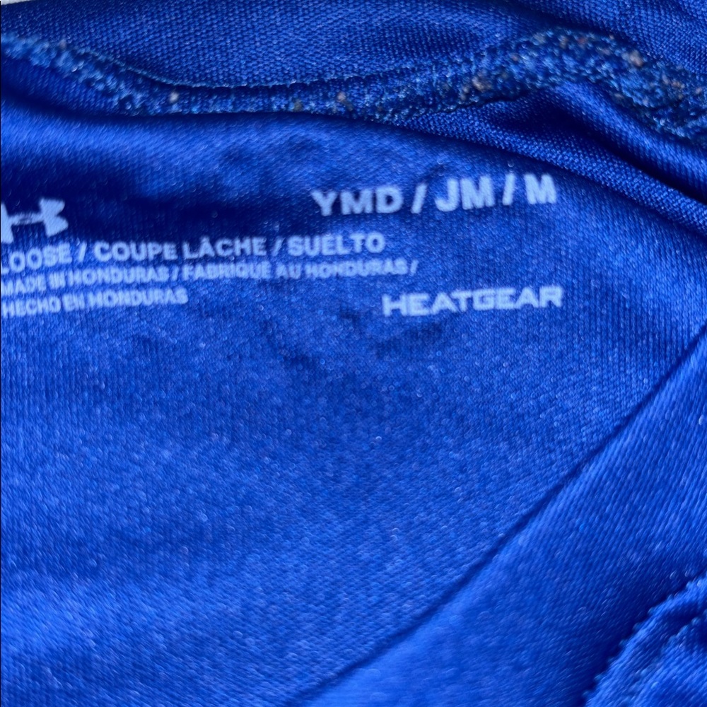 Under Armour, bundle of 5 shirts - 3 sweatshirts, 2 long sleeves -size medium - Picture 8 of 10